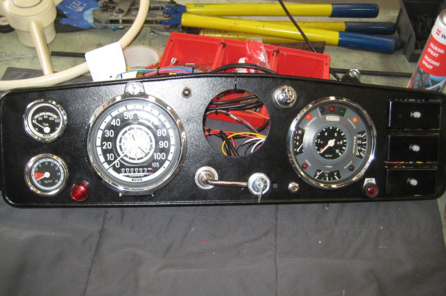 The pre-mounted instrument panel